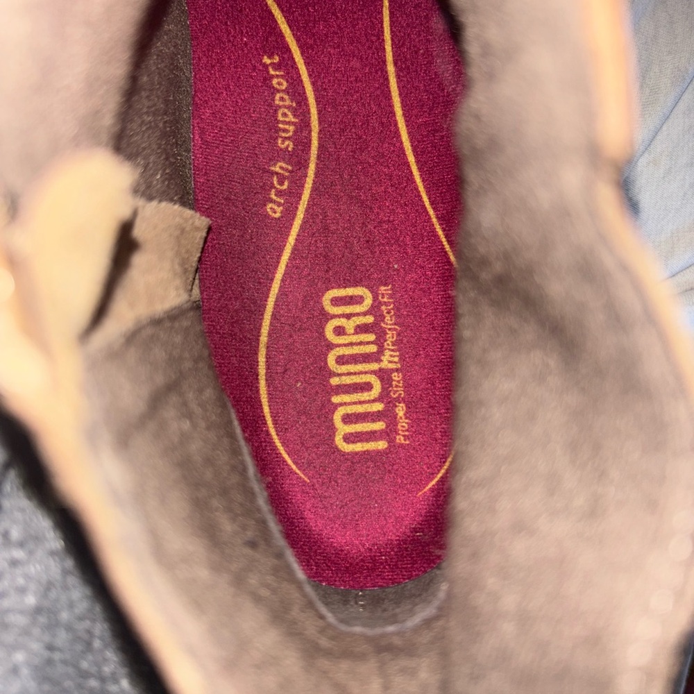 Munro Tan and Brown Shock Absorbing Boots Never Worn - Picture 6 of 6